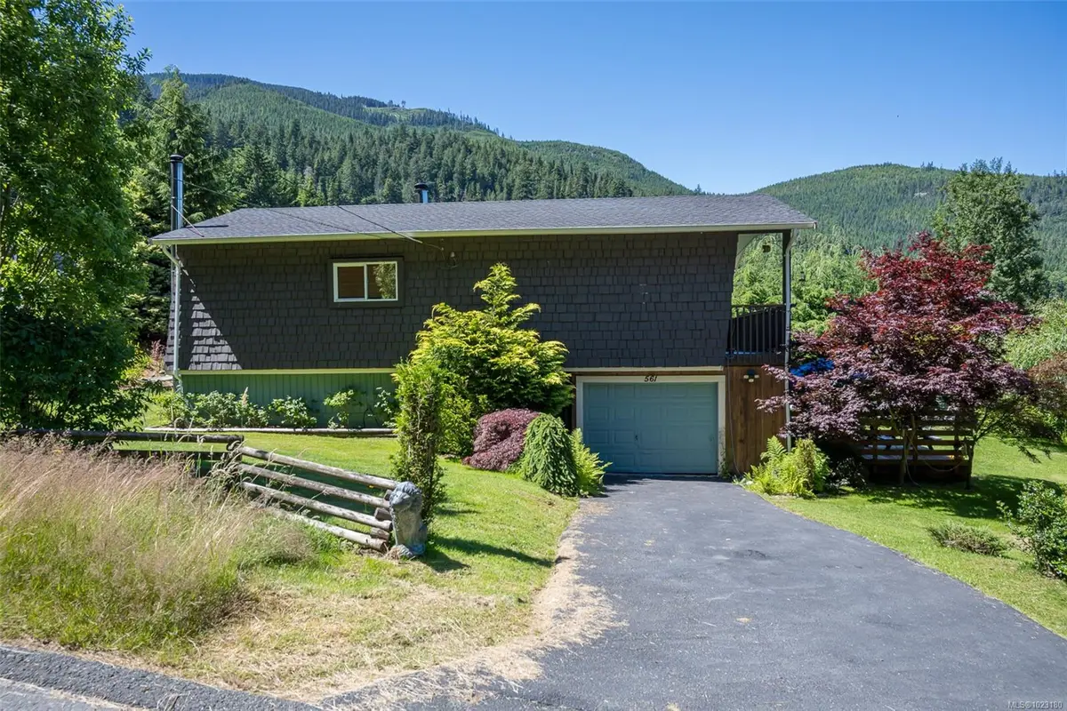 561 MacMillan Dr, Sayward BC V0P 1R0