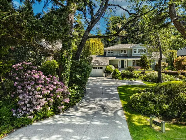 2944 Tudor Ave, Saanich BC V8N 1M1 - 5 bed, 4 bath in Saanich