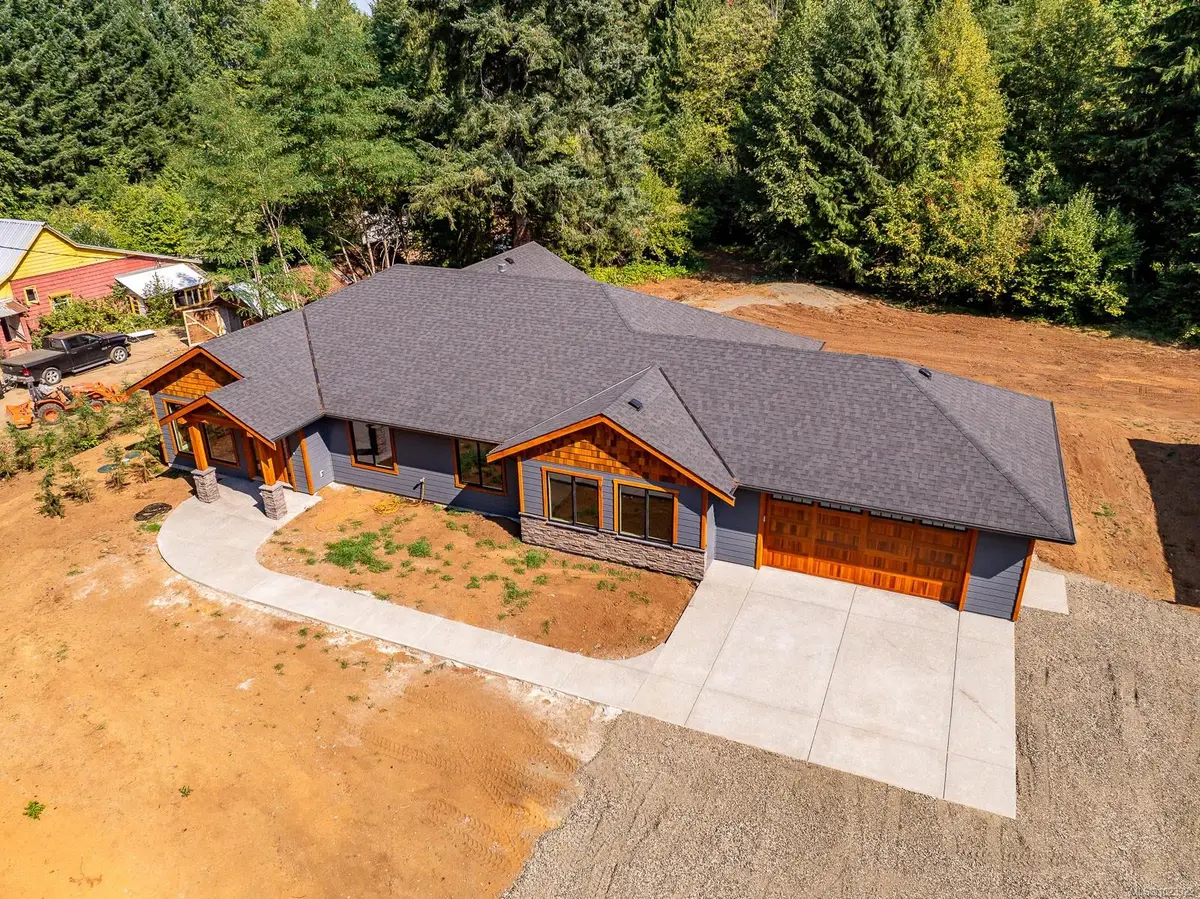3368 Small Rd, Courtenay BC V9N 3Z6