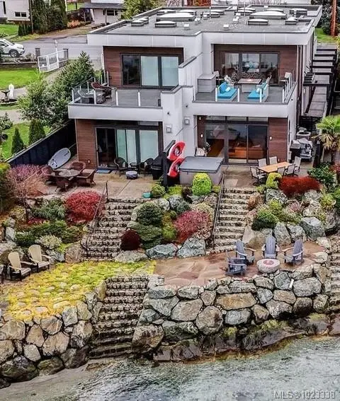 10303 Resthaven Dr, Sidney BC V8L 3H2 - 3 bed, 4.0 bath in Sidney