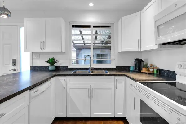 9 Buttertubs Dr # 11, Nanaimo BC V9R 3X8 - 3 bed, 2 bath in Nanaimo