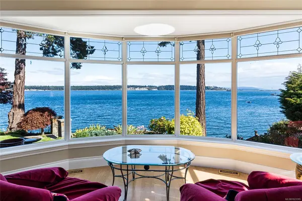 2555 Newman Rd, Central Saanich BC V8M 1V1 - 3 bed, 3.0 bath in Central Saanich