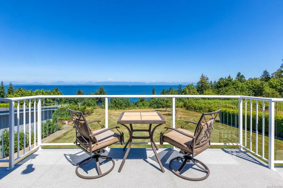 6348 Eagles Dr, Courtenay BC V9J 1V4