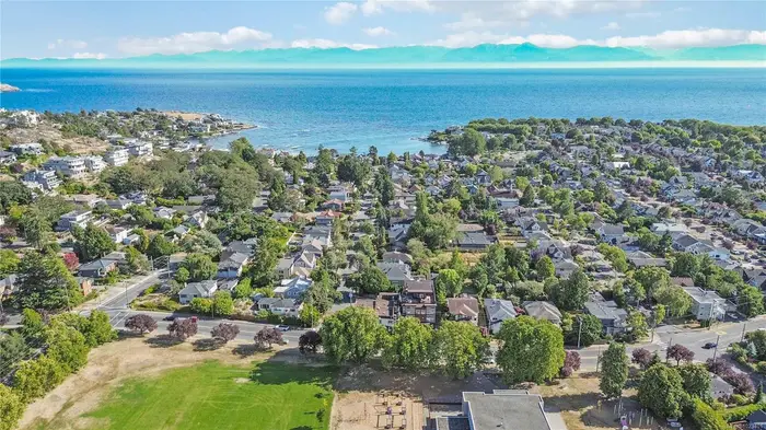 1827 Fairfield Rd # 4, Victoria BC V8S 1G9 - 3 bed, 3.0 bath in Victoria