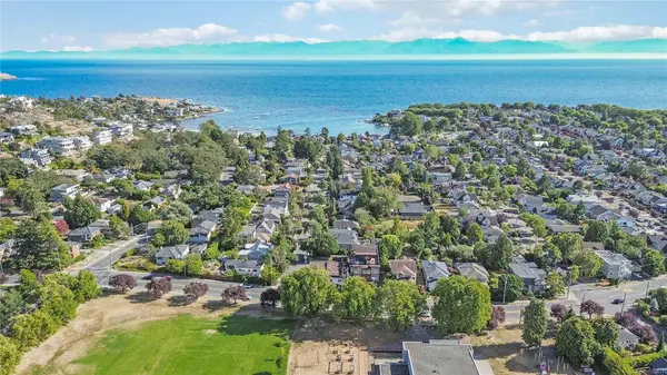 1827 Fairfield Rd # 4, Victoria BC V8S 1G9 - 3 bed, 3.0 bath in Victoria