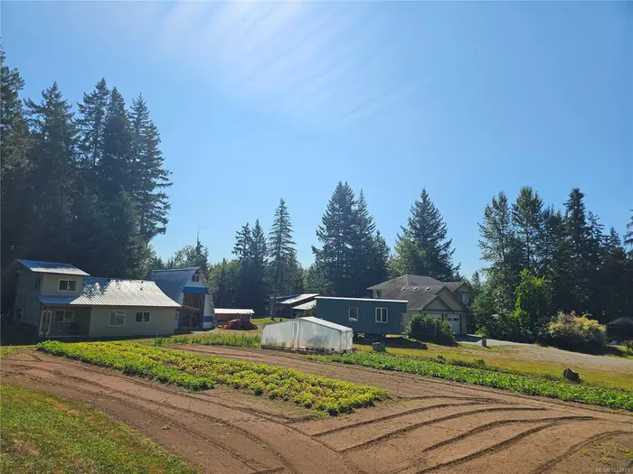 2156 Coleman Rd, Courtenay BC V9J 1P2 - 7 bed, 4.0 bath in Courtenay