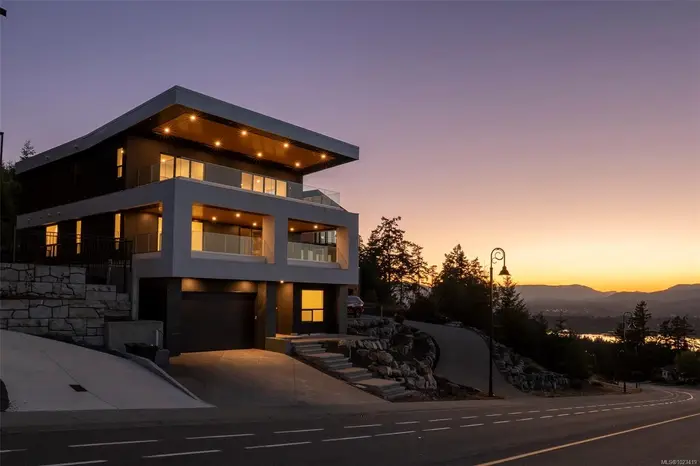 1272 Kingsview Rd, Duncan BC V9L 0B3 - 6 bed, 6.0 bath in Duncan