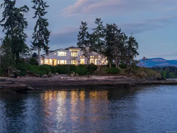 1341 Madrona Dr, Nanoose Bay BC V9P 9C9