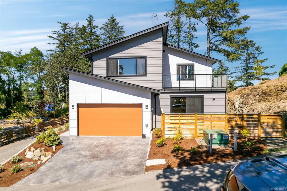 231 Heddle Ave, View Royal BC V9B 1T9