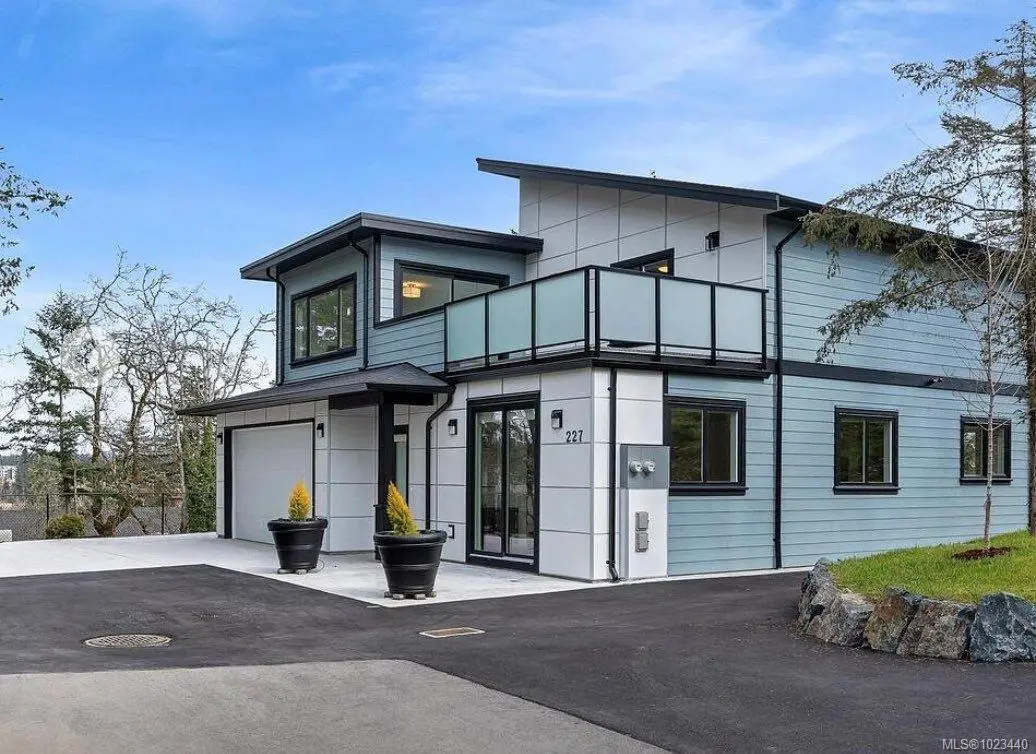 227 Heddle Ave, View Royal BC V9B 1T9