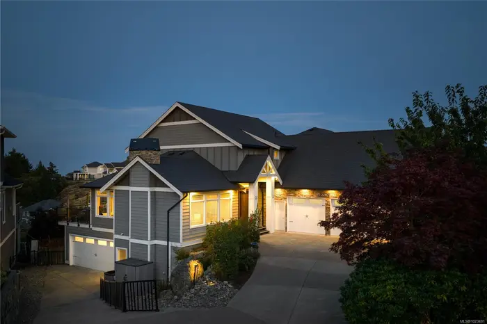 2287 Nicklaus Dr, Langford BC V9B 0L2 - 7 bed, 5.0 bath in Langford