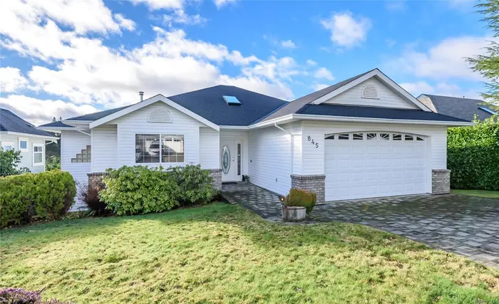 845 View Ave, Courtenay BC V9N 5V5 - 5 bed, 3.0 bath in Courtenay