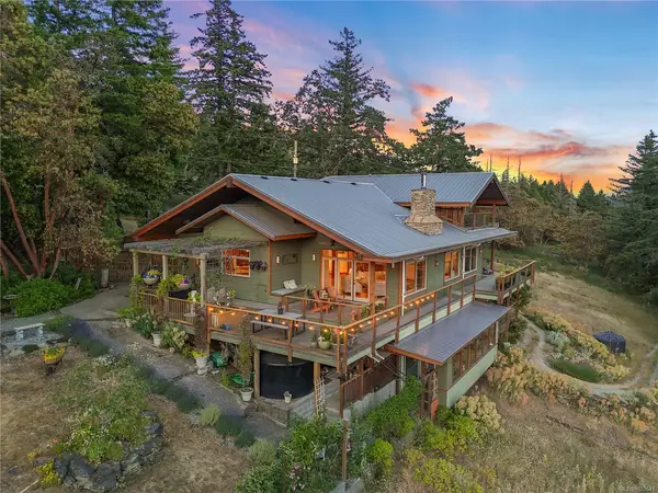 248 Suneagle Dr, Salt Spring BC V8K 1E5 - 6 bed, 5 bath in Salt Spring