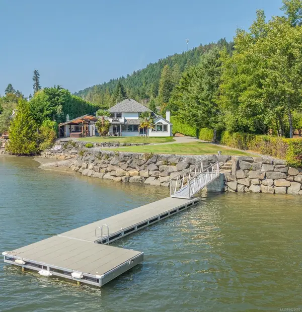 4718/4720 Shell Beach Rd, Ladysmith BC V9G 1L7 - 6 bed, 5.0 bath in Ladysmith