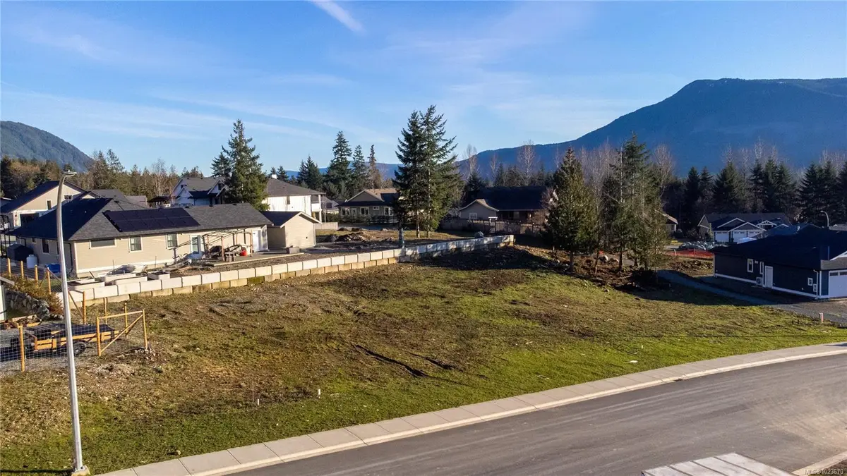 469 Winter Dr, Lake Cowichan BC V0R 2G1