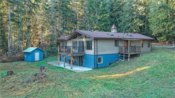 121 Thomas Rd, Salt Spring BC V8K 1R2 - 4 bed, 3 bath in Salt Spring
