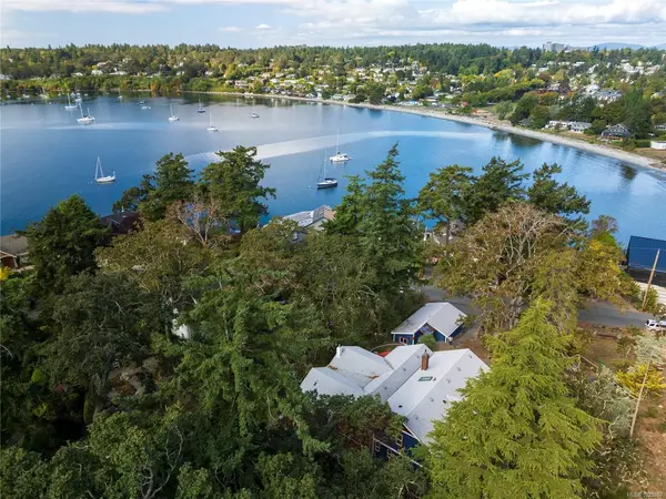 2710 Sea View Rd, Saanich BC V8N 1K8 - 3 bed, 5 bath in Saanich