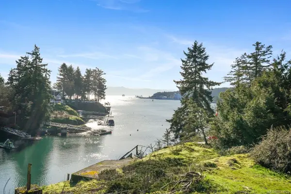 304 Bessborough Ave, View Royal BC V9B 1T7 - 2 bed, 2 bath in View Royal