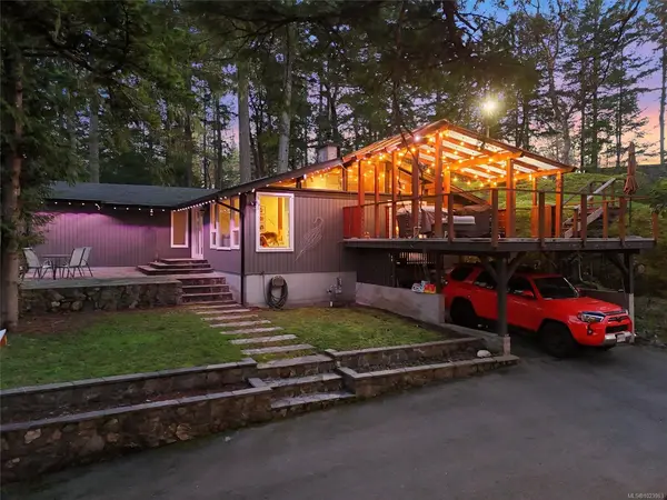 665 Latoria Rd, Colwood BC V9C 3A3 - 3 bed, 2 bath in Colwood