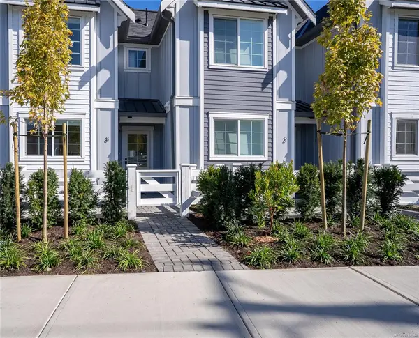 3907 Cedar Hill Rd # U5, Saanich BC V8P 3Z8 - 3 bed, 4 bath in Saanich