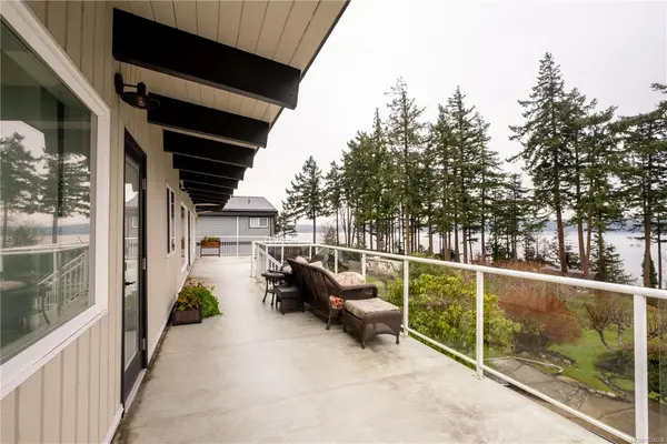 241 Carnegie St, Campbell River BC V9W 2J4 - 3 bed, 3 bath in Campbell River