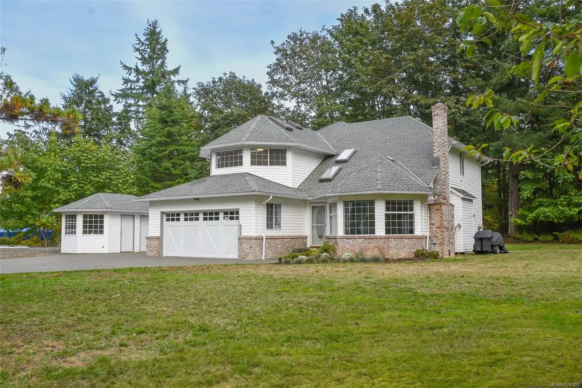 8868 Erickson Pl, Black Creek BC V9J 1H9