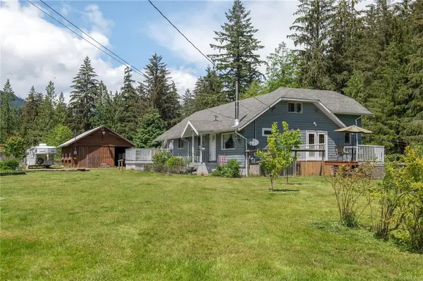 870 Sayward Rd, Sayward BC V0P 1R0 - 5 bed, 2 bath in Sayward