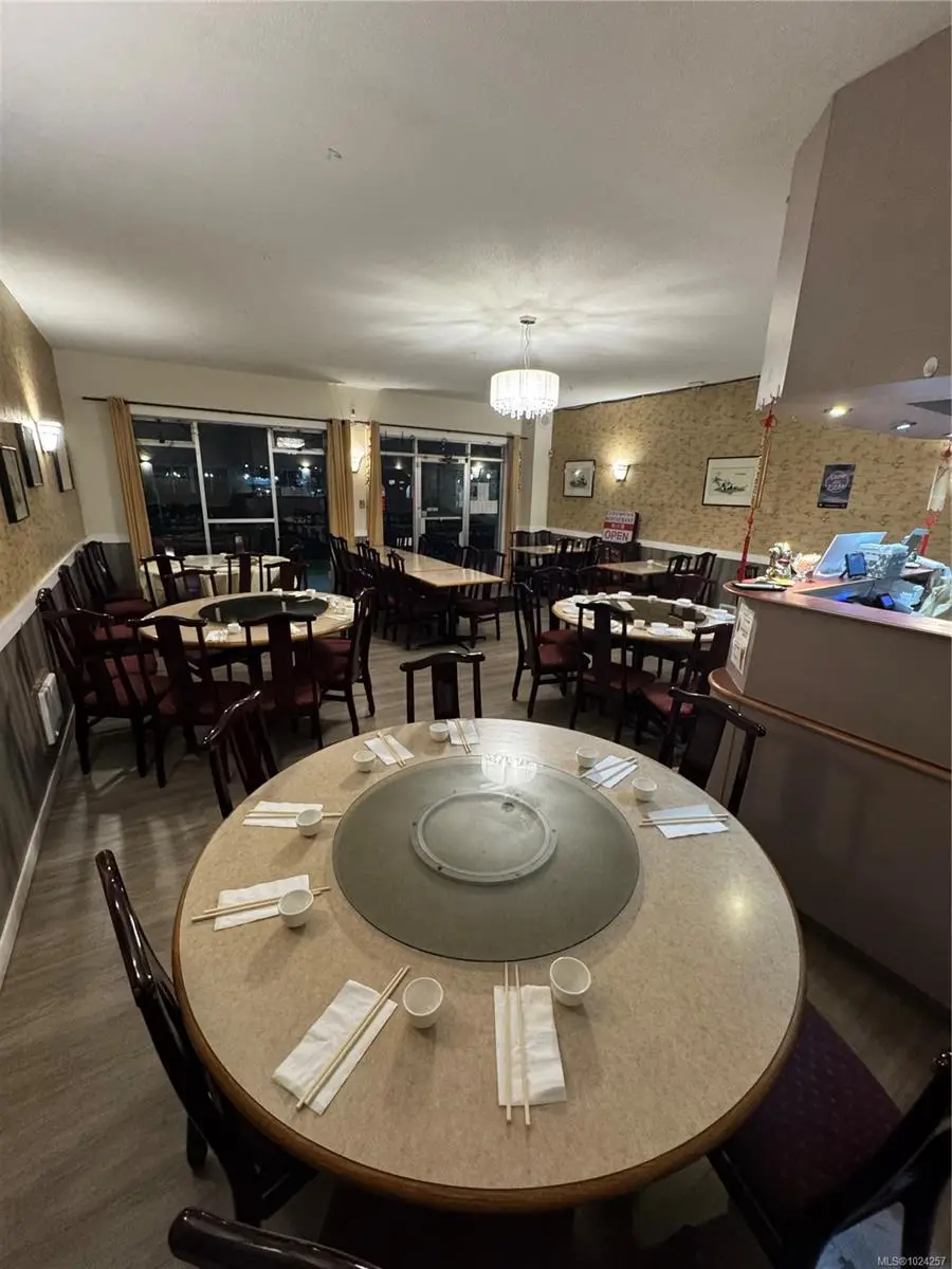 853 Caledonia Ave, Victoria BC V8T 1E6