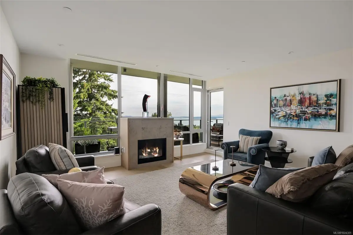 5388 Hill Rise Terr #202, Saanich BC V8Y 3K2