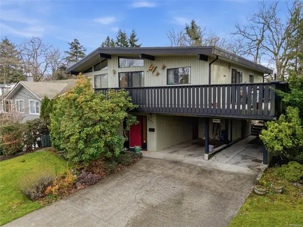941 Lucas Ave, Saanich BC V8X 4E6