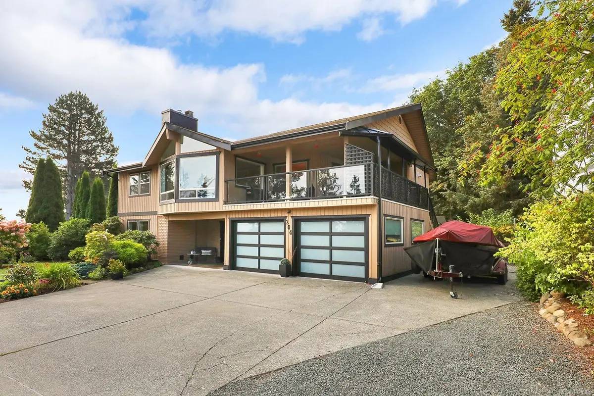 204 Spindrift Rd, Courtenay BC V9N 9S8