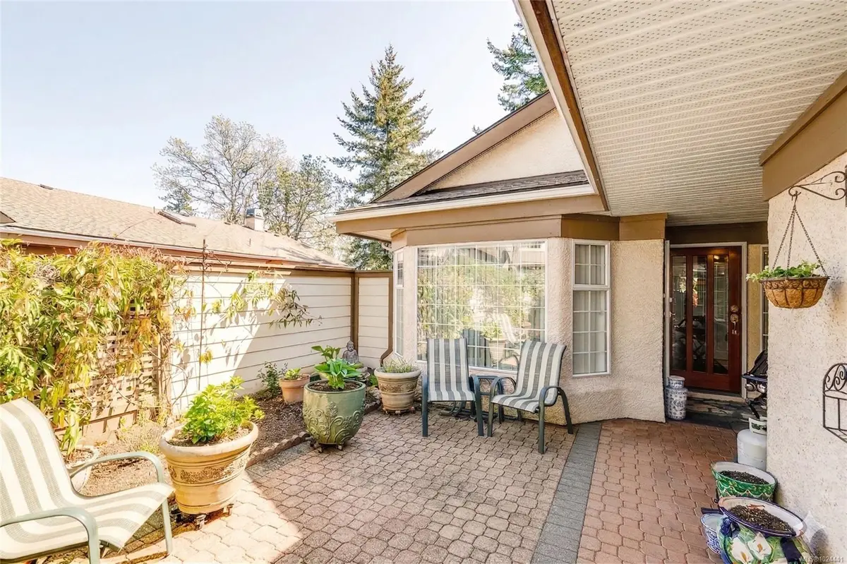 901 Kentwood Lane #22, Saanich BC V8Y 2Y6
