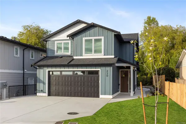 220 Kamloops Ave, Saanich BC V8Z 1W5 - 4 bed, 4 bath in Saanich