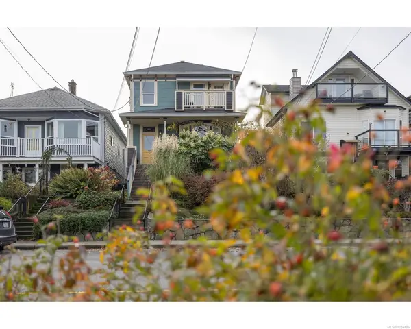 457 Milton St, Nanaimo BC V9R 2K9 - 5 bed, 3 bath in Nanaimo