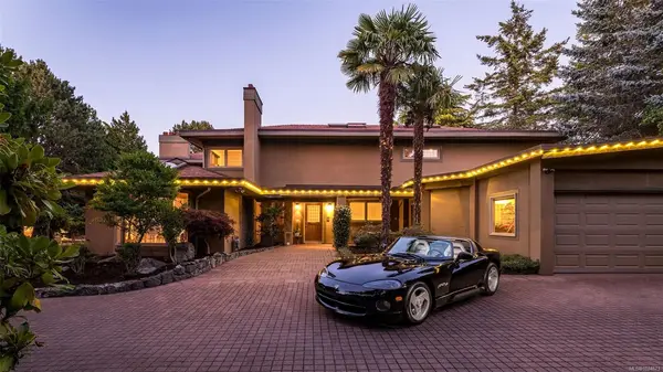 2895 Lansdowne Rd, Oak Bay BC V8R 3P8 - 5 bed, 5 bath in Oak Bay