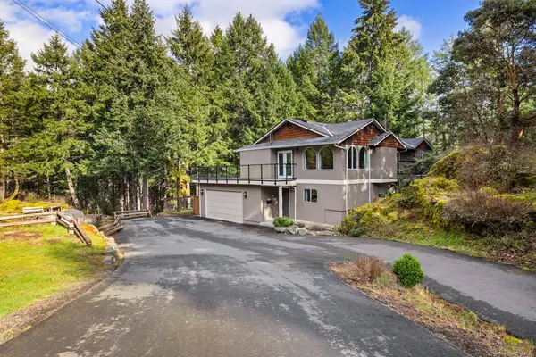 530 Lone Tree Pl, Highlands BC V9B 6G9 - 5 bed, 4.0 bath in Highlands