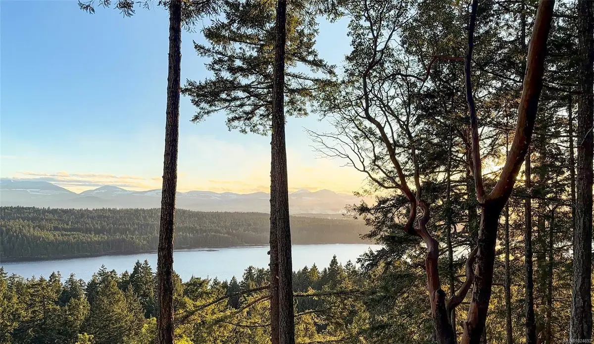 1095 Coats Dr, Gabriola Island BC V0R 1X4