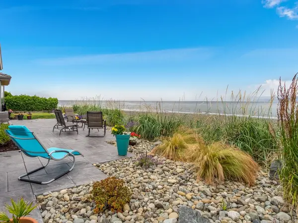 1701 Admiral Tryon Blvd, French Creek BC V9P 1Y1 - 3 bed, 3.0 bath in French Creek