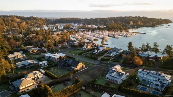 10724 Bayfield Rd, North Saanich BC V8L 5S7