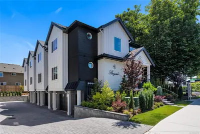 10145 Fifth St # 4, Sidney BC V8L 2X8