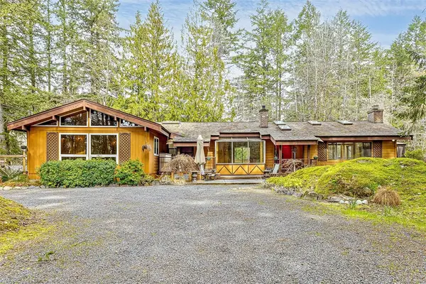 2298 Munn Rd, Highlands BC V9E 1H5 - 4 bed, 2.0 bath in Highlands