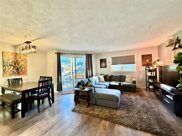 1694 Cedar Hill Cross Rd # 302, Saanich BC V8P 2P7 - 2 bed, 2 bath in Saanich