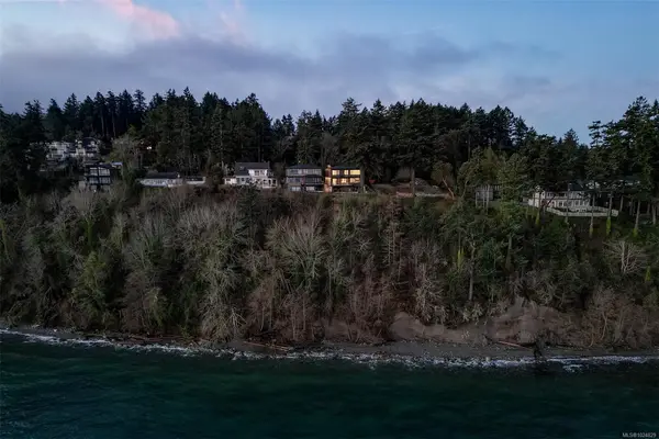 4599 Cordova Bay Rd, Saanich BC V8Y 2K1 - 5 bed, 6 bath in Saanich