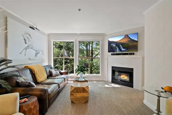 3363 Glasgow Ave # 305, Saanich BC V8X 1M5 - 2 bed, 2 bath in Saanich