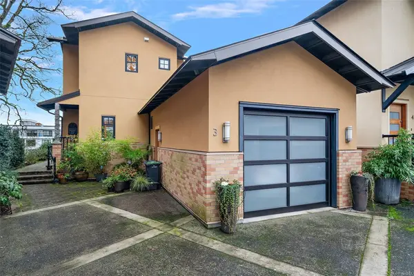 849 Dunsmuir Rd # 3, Esquimalt BC V9A 5B8 - 3 bed, 3 bath in Esquimalt