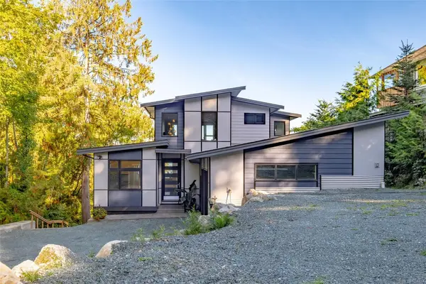 10333 Chemainus Rd, Saltair BC V0R 1K2 - 4 bed, 5.0 bath in Saltair