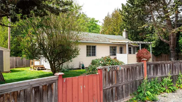 7885 West Coast Rd # D, Sooke BC V9Z 0R6 - 2 bed, 1 bath in Sooke