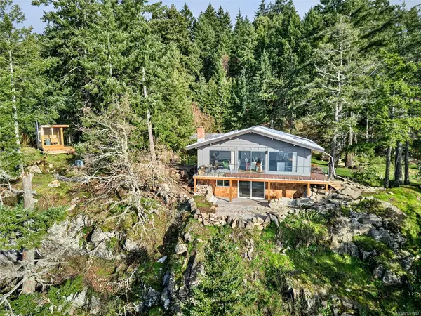 285 Mountain Park Dr, Salt Spring BC V8K 1G3 - 4 bed, 3 bath in Salt Spring