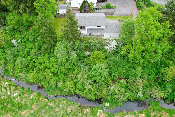 58 Duke St, Nanaimo BC V9R 5M8 - 4 bed, 2 bath in Nanaimo