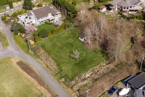 98 Beech St, Comox BC V9M 3W7